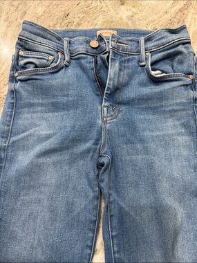 MOTHER The Weekender Fray Jeans in medium blue with copper hardware